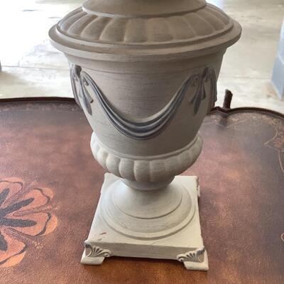 2 decorative lamps with metal bases