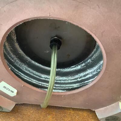 2 decorative lamps with metal bases