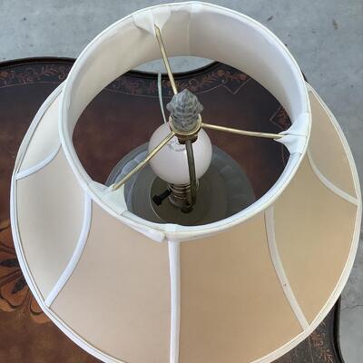 2 decorative lamps with metal bases