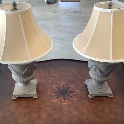 2 decorative lamps with metal bases