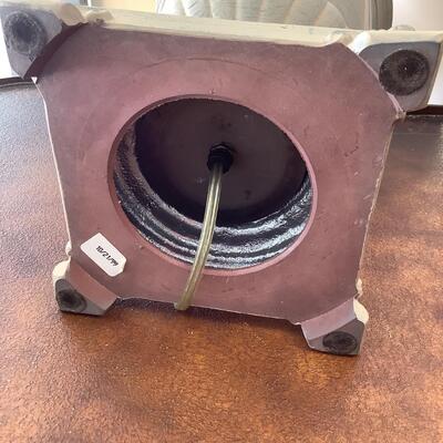 2 decorative lamps with metal bases