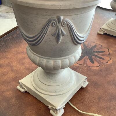 2 decorative lamps with metal bases