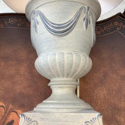 2 decorative lamps with metal bases