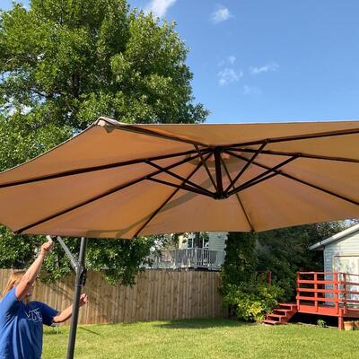 Outdoor patio umbrella