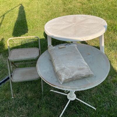 2 outdoor table & folding chair