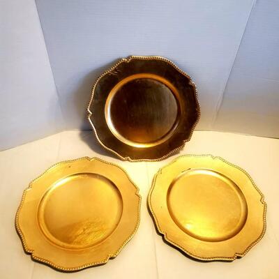 5 Decorative Acrylic Charger Plates - Gold/White
