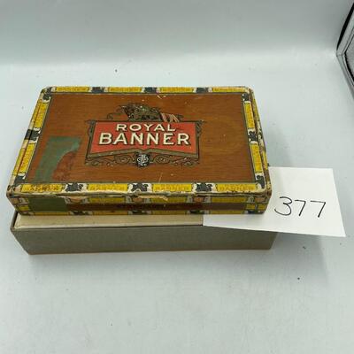 Royal Banner cigar box