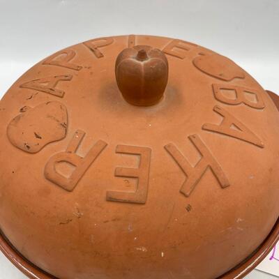 Terra cotta Apple baker pot casserole