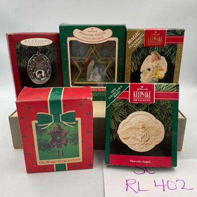 5 angels and time ornaments