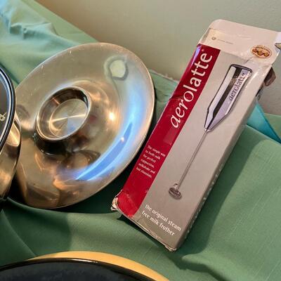 Cuisinart electric wok, large ceramic bowl and lazy Susan Aerolatte