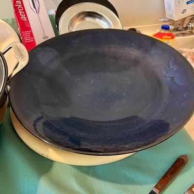 Cuisinart electric wok, large ceramic bowl and lazy Susan Aerolatte