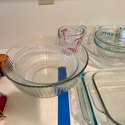 Pyrex, rectangles, bowls, covered casserole measuring cups