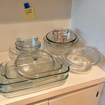 Pyrex, rectangles, bowls, covered casserole measuring cups