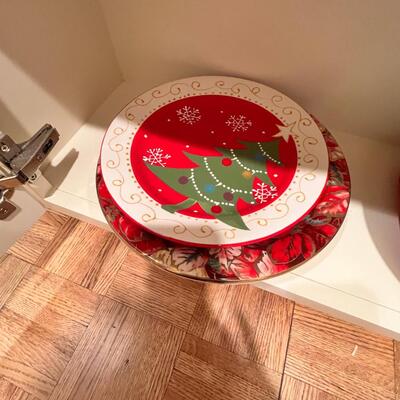 Sets of Christmas dishes, Dinner plates, salad, desserts, bowls
