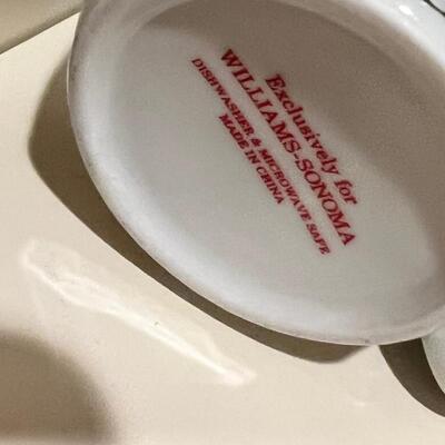Sets of Christmas dishes, Dinner plates, salad, desserts, bowls