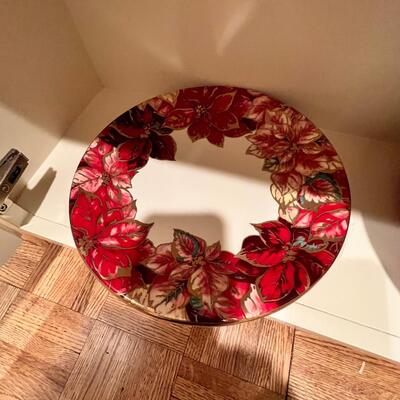 Sets of Christmas dishes, Dinner plates, salad, desserts, bowls