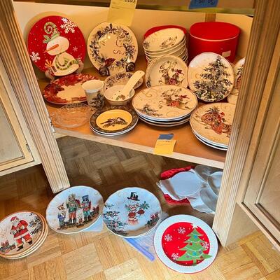 Sets of Christmas dishes, Dinner plates, salad, desserts, bowls