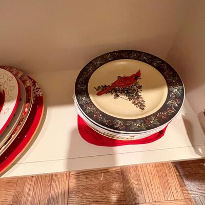Sets of Christmas dishes, Dinner plates, salad, desserts, bowls