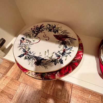 Sets of Christmas dishes, Dinner plates, salad, desserts, bowls