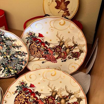 Sets of Christmas dishes, Dinner plates, salad, desserts, bowls