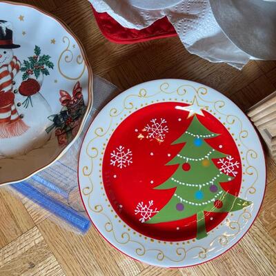 Sets of Christmas dishes, Dinner plates, salad, desserts, bowls