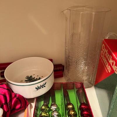 Green cut crystal goblets green stem glasses christmas dessert plates Mugs