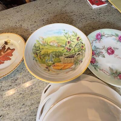 Antique and collectible vintage plates. 1975 Precious Moments