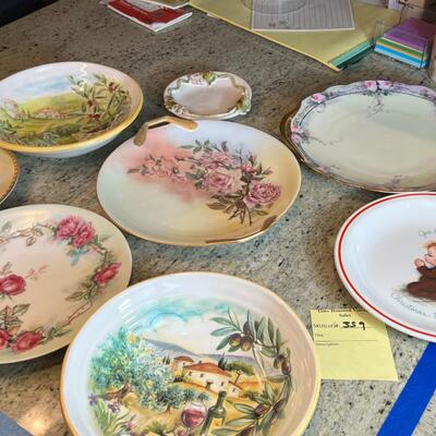 Antique and collectible vintage plates. 1975 Precious Moments