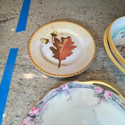 Antique and collectible vintage plates. 1975 Precious Moments