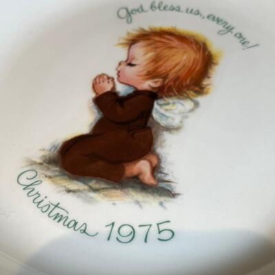 Antique and collectible vintage plates. 1975 Precious Moments