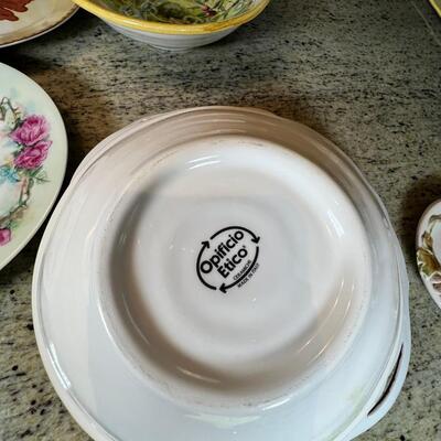 Antique and collectible vintage plates. 1975 Precious Moments