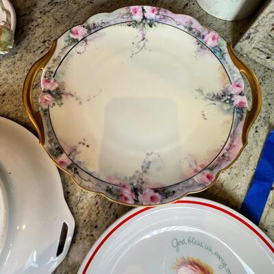 Antique and collectible vintage plates. 1975 Precious Moments