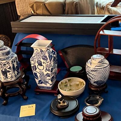 Blue and white ginger jars, stands displays real natural screen