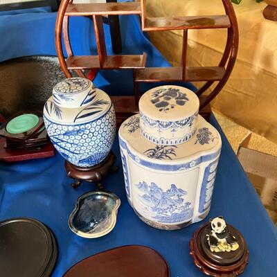 Blue and white ginger jars, stands displays real natural screen