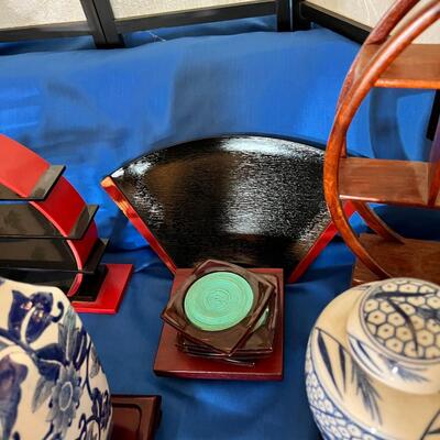 Blue and white ginger jars, stands displays real natural screen