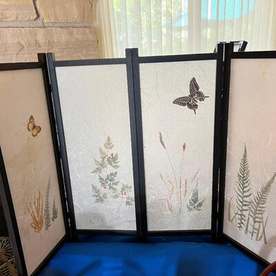 Blue and white ginger jars, stands displays real natural screen