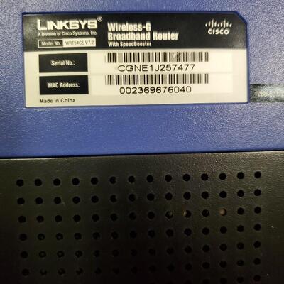 Router Lot - 4 (1 Linksys, 4 Motorola)