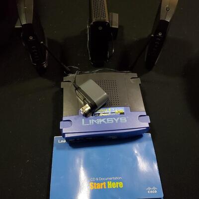 Router Lot - 4 (1 Linksys, 4 Motorola)