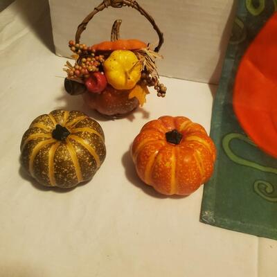 Cat & Pumpkin Flag + Pumpkin Accent Decor