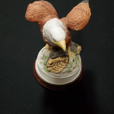 Royal Heritage Bald Eagle Porcelain Figurine - Birds in Flight Limited Series Collectable - Made in Taiwan