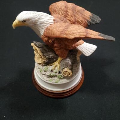 Royal Heritage Bald Eagle Porcelain Figurine - Birds in Flight Limited Series Collectable - Made in Taiwan