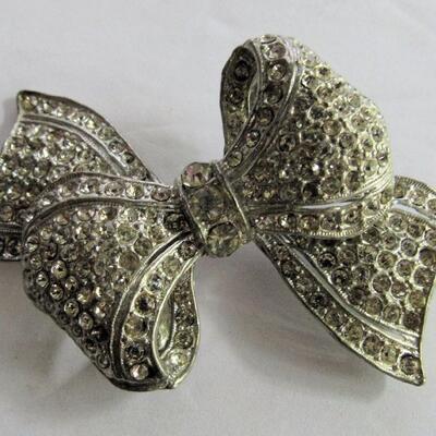 Nice Old Rhinestone Bow Broach