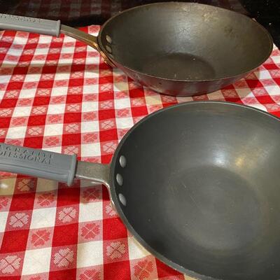 Set of two vintage Magnalite professional woks