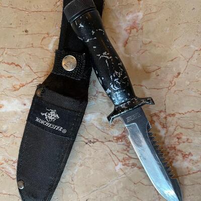 Winchester Explorer Wilderness 8” knife with sheath