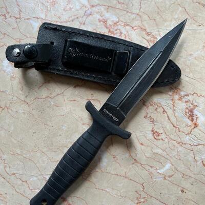 Smith and Wesson 9 inch knife with leather sheath