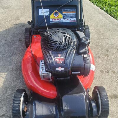 Self propelled 21'' Yard Machine push lawn mower.  Starts right up. Only used a few times.