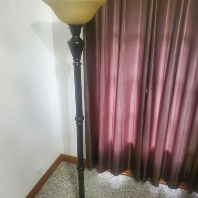Floor Lamp in Great Condition - Works