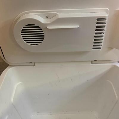 Igloo ðŸ§Š Portable 28 Quart Thermoelectric Iceless Cooler - â€Ž19â€ x 17.6â€ x 13.1â€œ