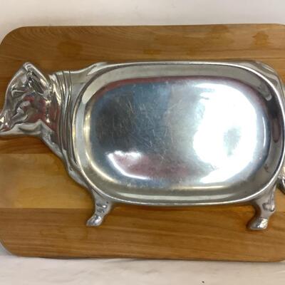 5237 Wooden Cutting Boards & Pewter Hot Plate