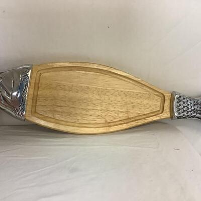 5237 Wooden Cutting Boards & Pewter Hot Plate